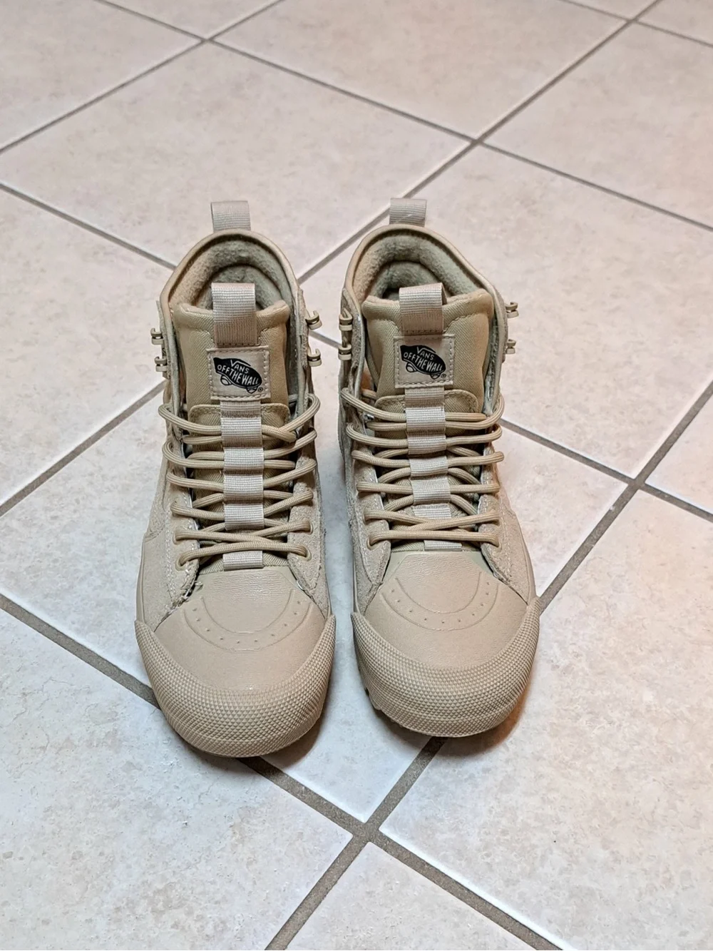 Vans MTE Sk8-Hi Gore-Tex Boots - Women's size 8 / Men's size 6.5